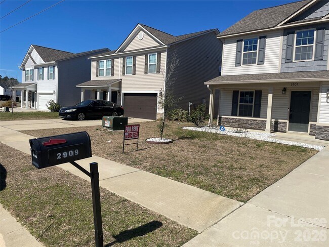 Building Photo - 2909 Old Field Rd