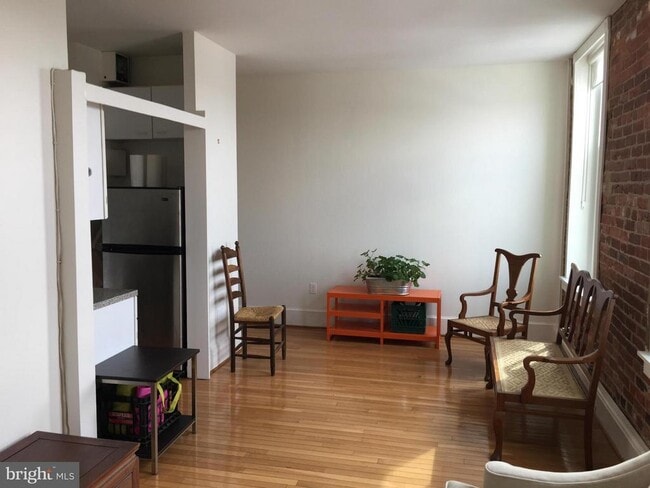 Building Photo - 1615 Q St NW