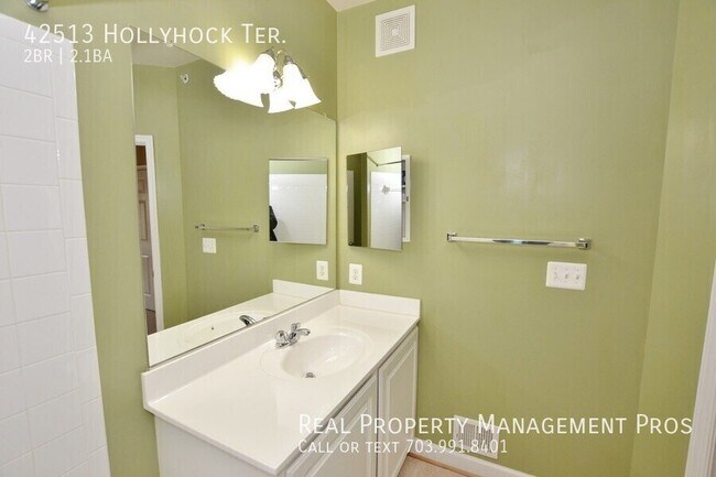 Building Photo - 42513 Hollyhock Terrace