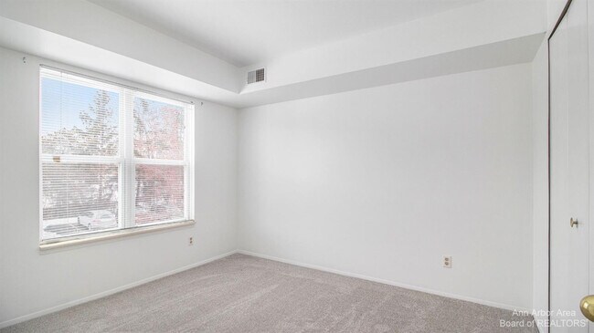 Building Photo - 2235 S Huron Pkwy
