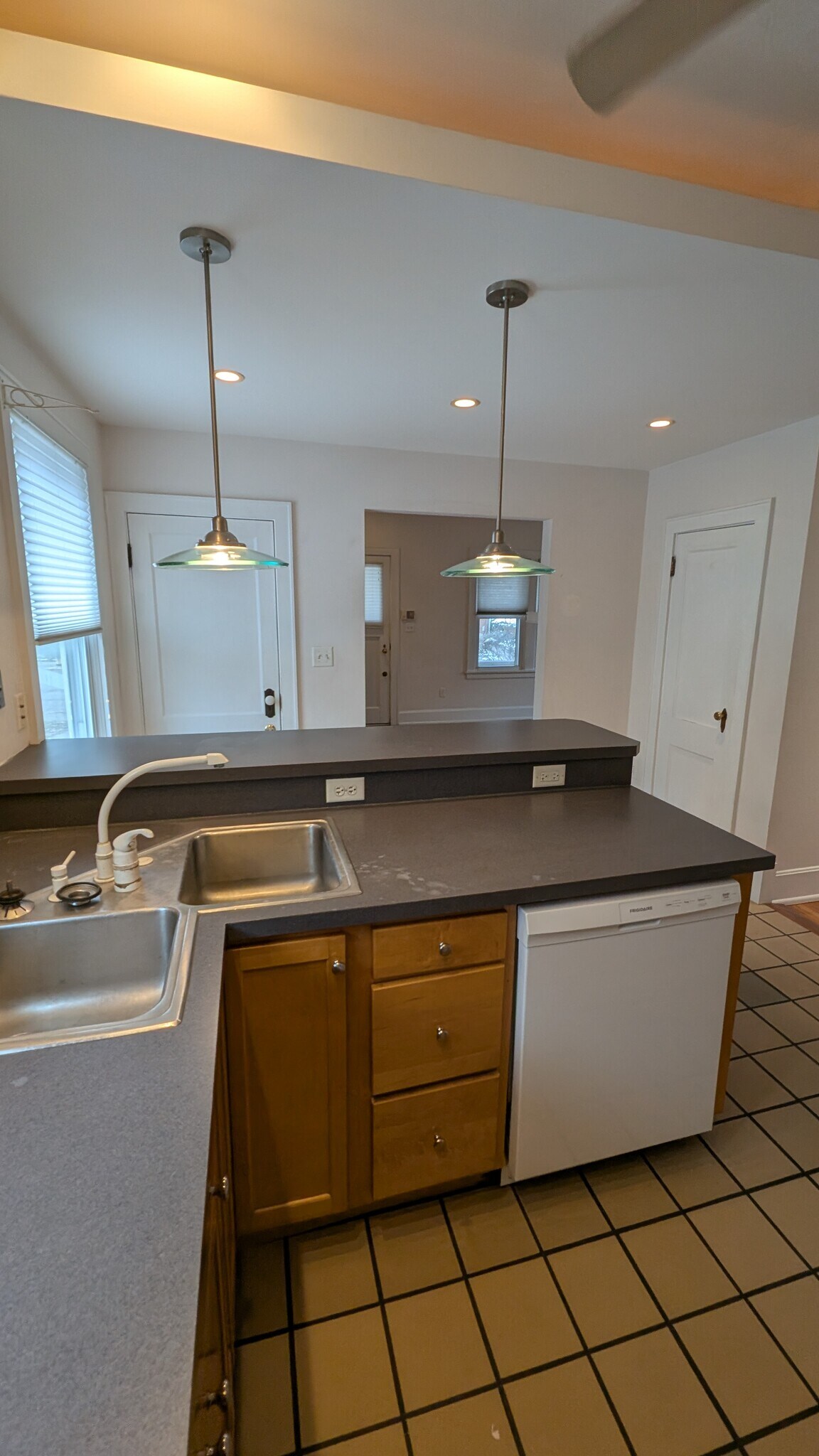 Building Photo - 1800 Mears Ave