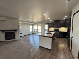 Building Photo - 47 Renee Ln