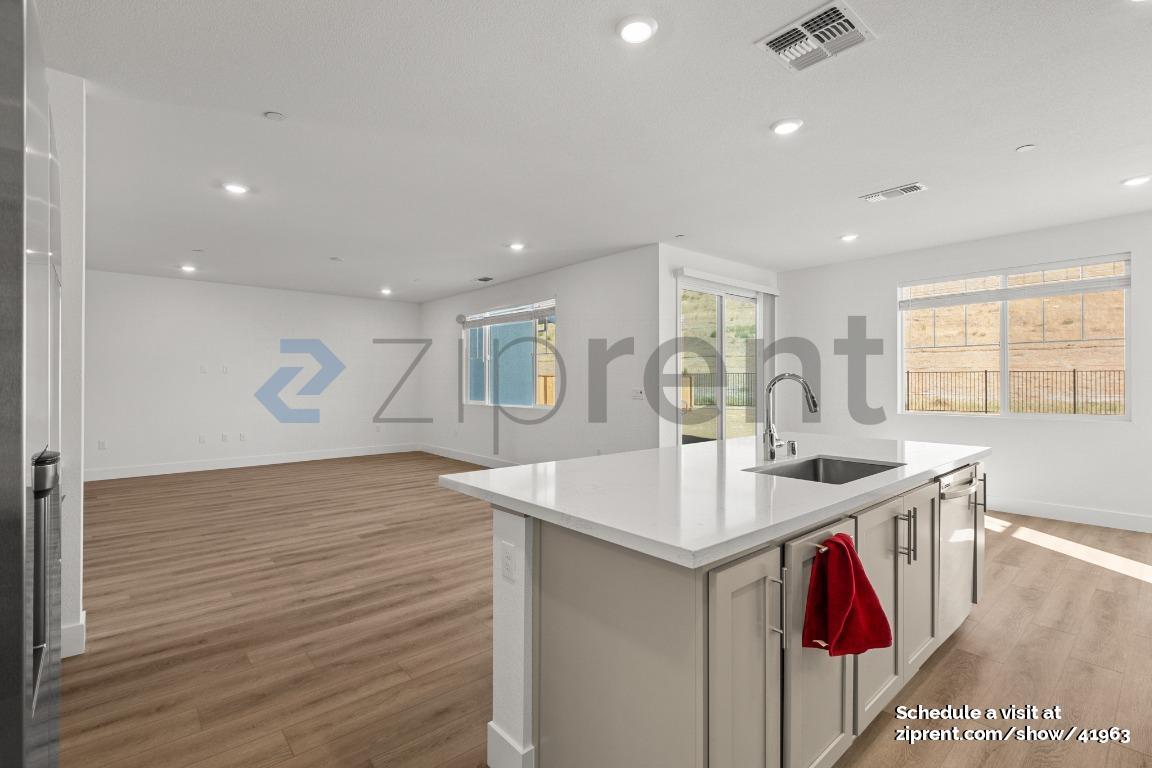 Building Photo - 7813 Lamplight Ct