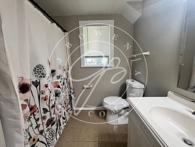 Building Photo - "Charming 4-Bed Home with Finished Basement on Northview Drive in Sylvania!"