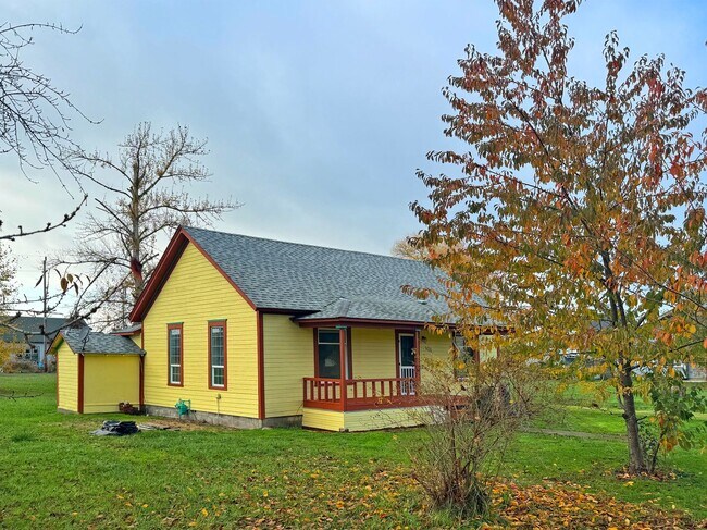 Primary Photo - Darling 2 Bedroom Home in Hasley!