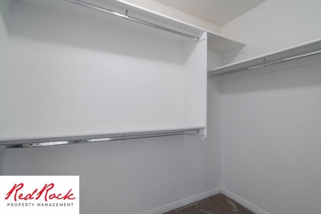 Building Photo - DOG-FRIENDLY 4 Bedroom Townhome with INTER...