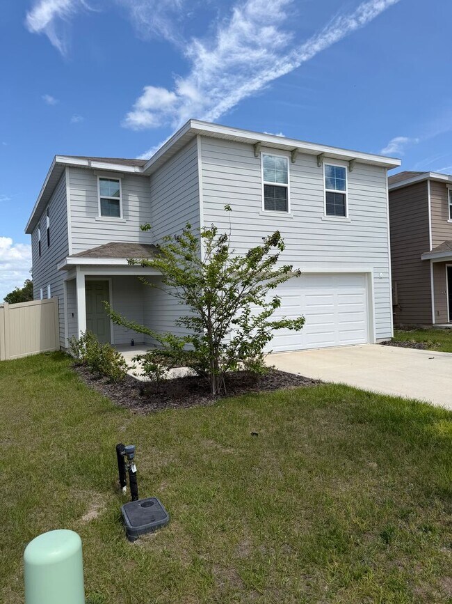 Building Photo - Beautiful Home in Newberry, FL – Spacious, Modern, and Peaceful Living