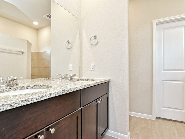 Building Photo - Beautiful 3036 SF Home - 5 Bed/3 Bath + Media Room and Game Room! - Hidden Trails, Bulverde