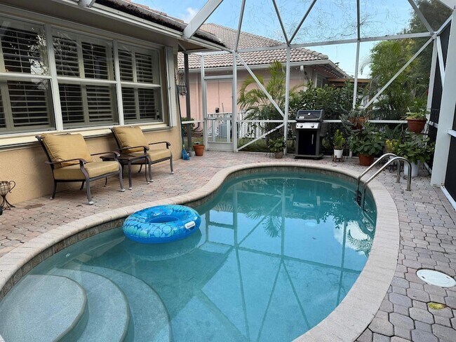 Building Photo - 328 W Coral Trace Cir