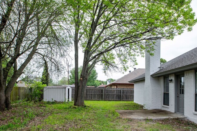 Building Photo - Wonderfully Updated Home in Outstanding Ne...
