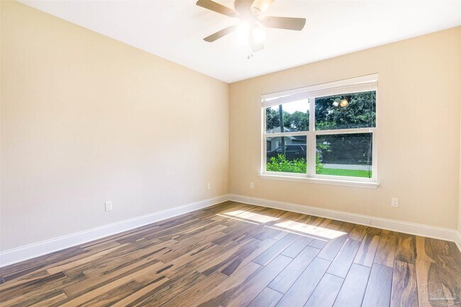 Building Photo - 305 Friar Tuck Rd
