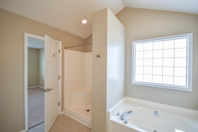 Building Photo - 144 Vail Ct
