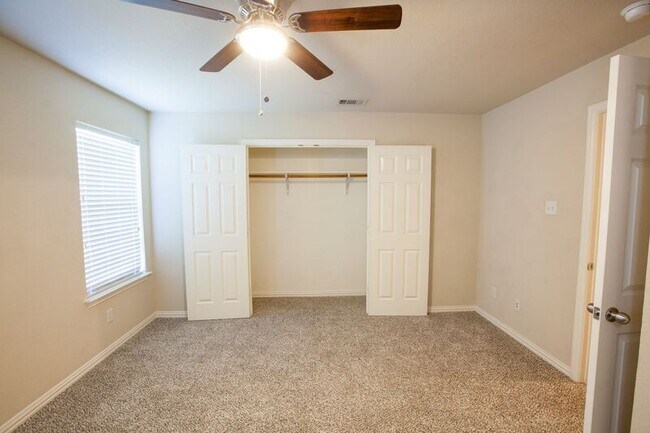 Building Photo - 2805 Gooseberry Dr