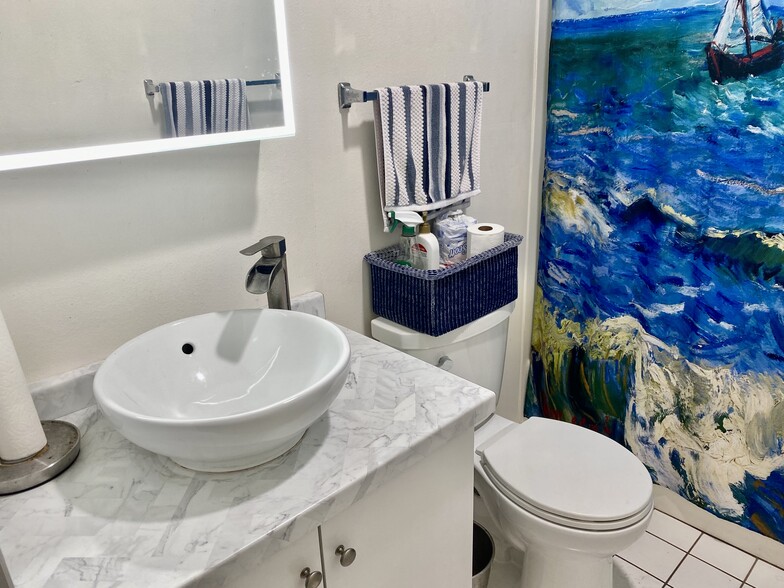 Bathroom - 2540 Clairemont Dr