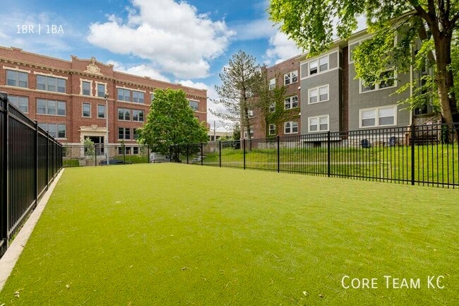 Building Photo - 310 E 39th-