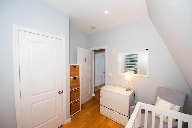 Building Photo - Beautiful 4BD Dutch Colonial Home in Harts...