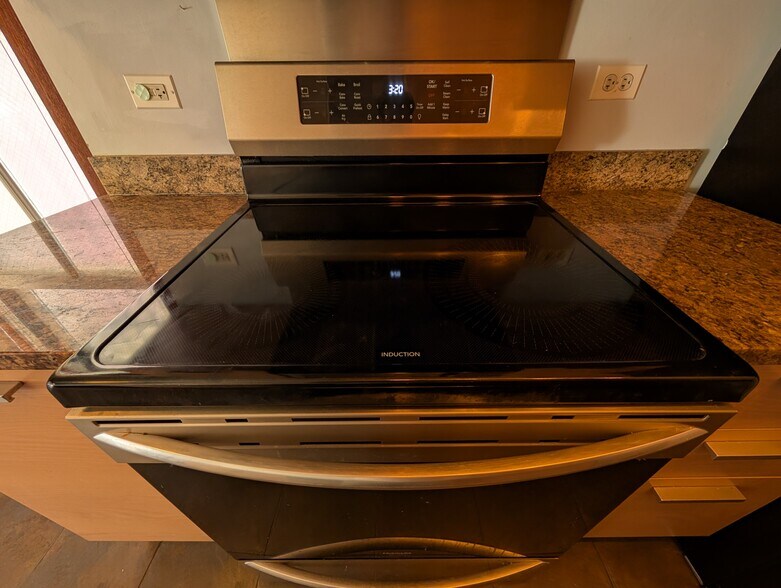 Induction stove installed in 2022 - 5400 S Harper Ave