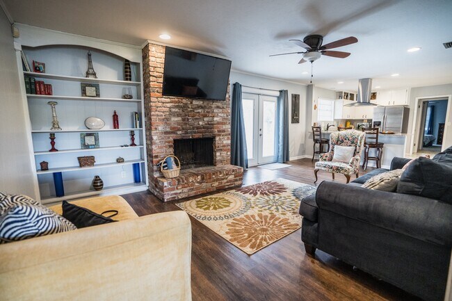 Building Photo - 8647 San Servera Dr E