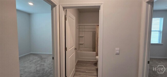 Building Photo - 116 Windrush Pnes