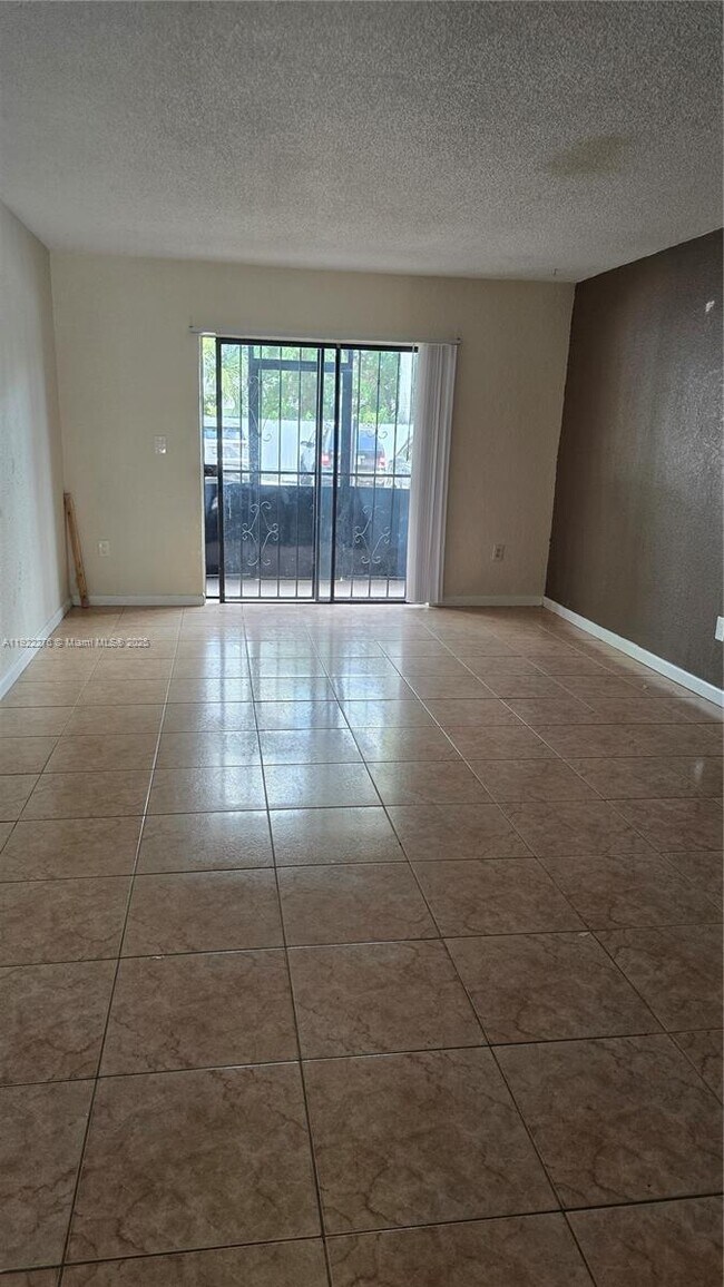 Building Photo - 13500 NE 3rd Ct