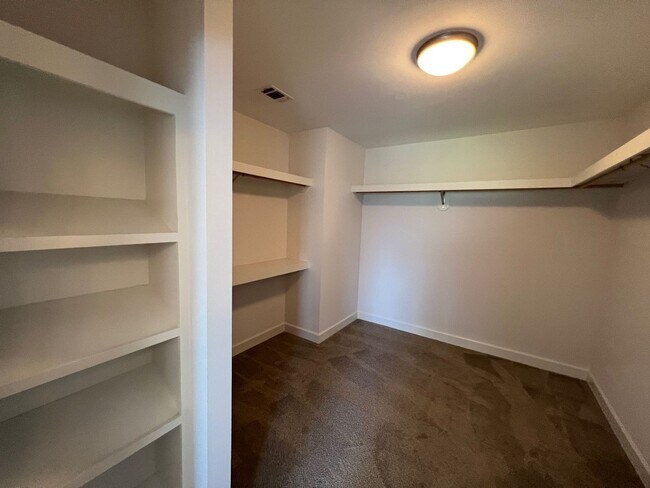 Building Photo - 5148 Sandy Shores Dr