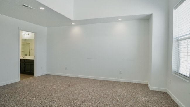 Building Photo - 334 N 750 E St