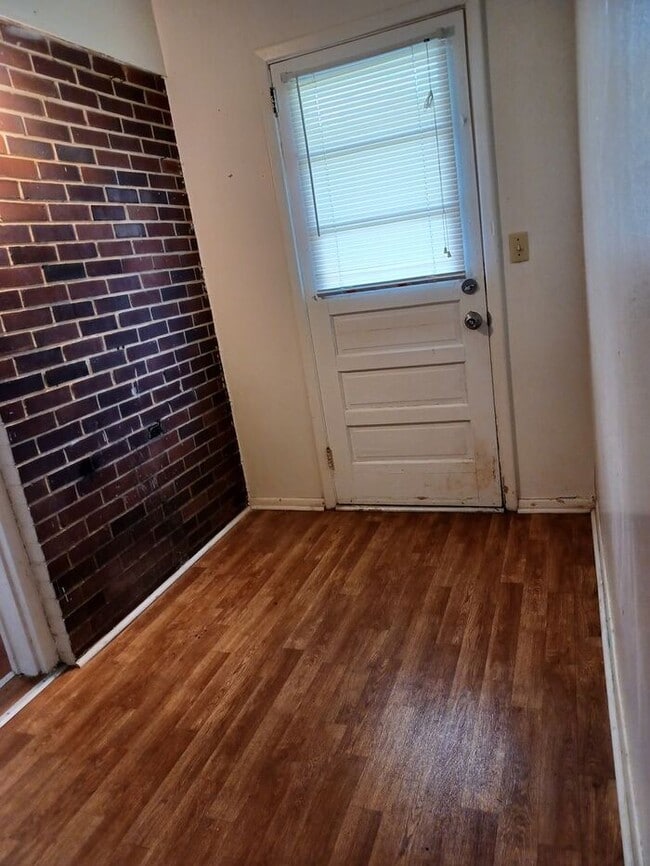 Building Photo - AVAILABLE 2BD/1BA Duplex in Granite Falls