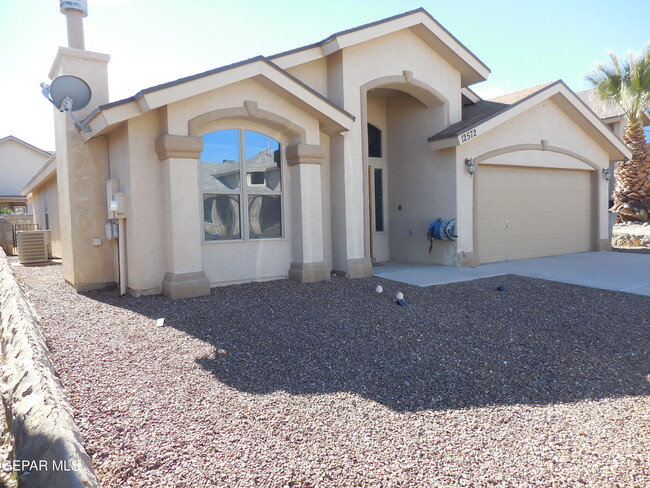 Building Photo - 12572 Paseo Lindo Dr