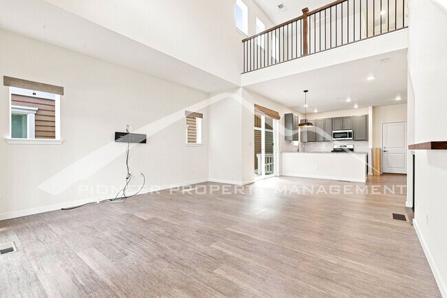 Building Photo - Charming Home with Central AC and Washer/Dryer