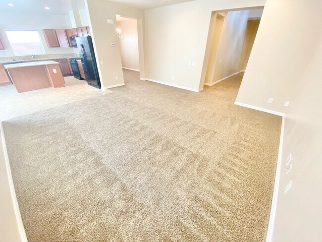 Building Photo - WONDERFUL HENDERSON HOME 3 BEDROOM / 2.5 BATH TWO STORY HOME WITH 2 CAR GARAGE