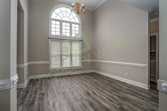 Building Photo - Executive Style Rental in Red Oak