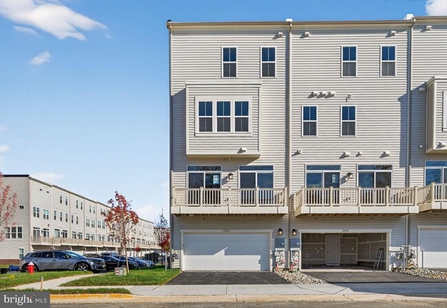 Building Photo - 22832 Tawny Pne Sq