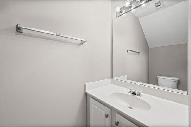 Building Photo - 5149 Manerdale Dr SE