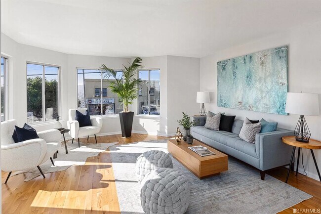 Building Photo - 999 Wisconsin St