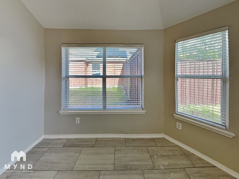 Building Photo - 4611 Basil Dr