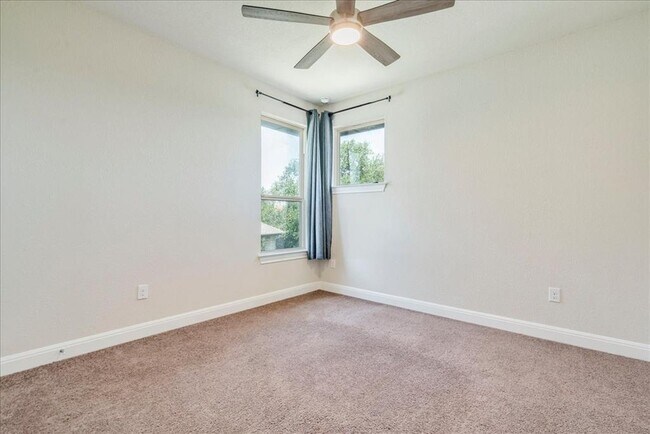 Building Photo - 709 Kingston Pl