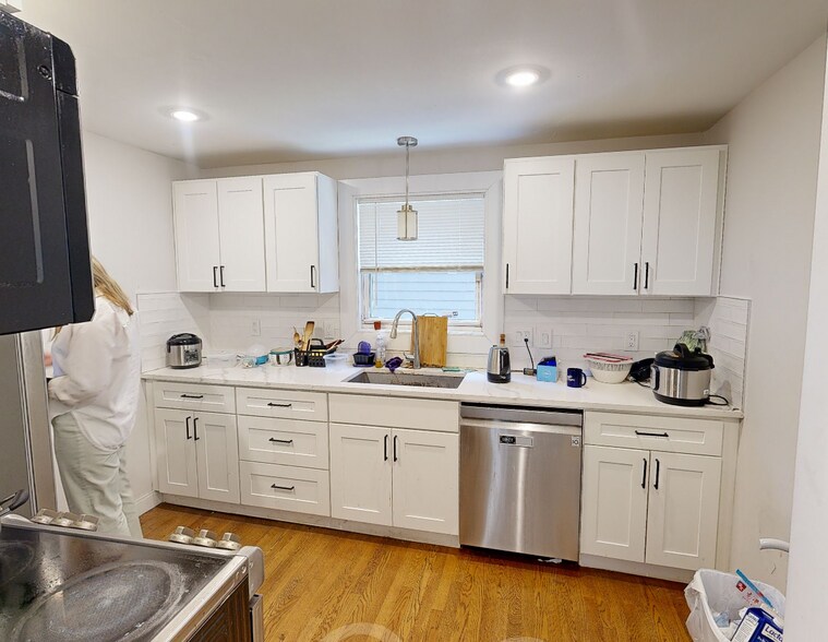 Building Photo - 25 Greycliff Rd