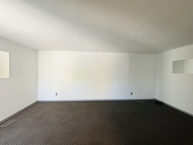 Building Photo - 333 E 4500 S