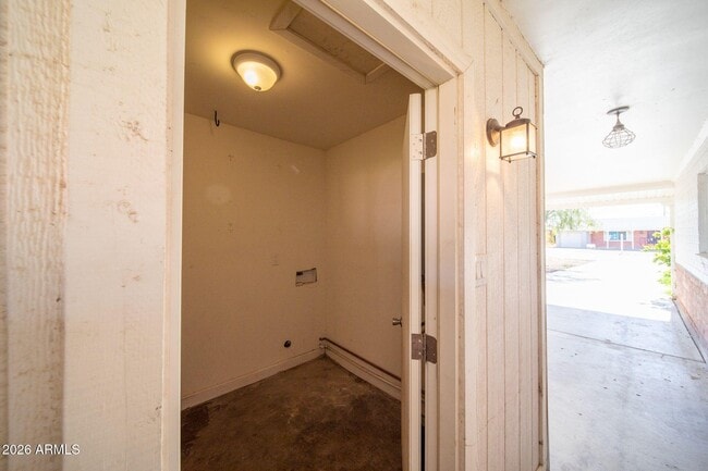 Building Photo - 2320 W Whitton Ave