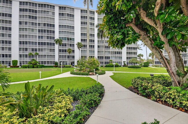 Building Photo - 3212 S Ocean Blvd
