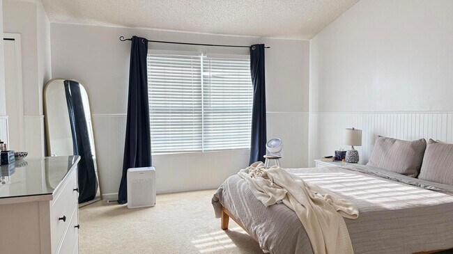 Building Photo - 44432 James Ct