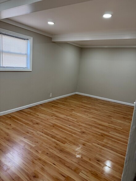 Building Photo - 545 Old Bethpage Rd