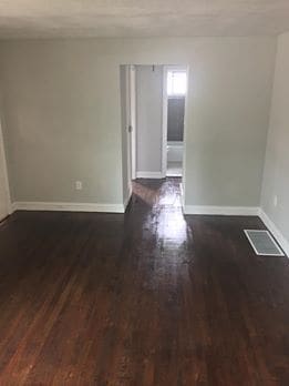 living room/hallway - 1621 Kenwood Road