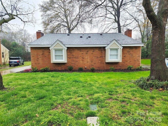 Building Photo - 8637 Crows Nest Ln