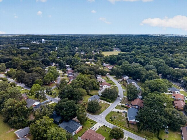 Building Photo - 1411 Westway Dr