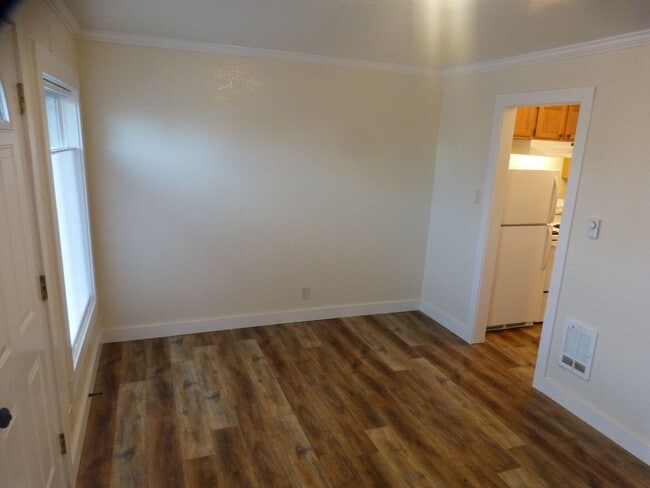 Building Photo - APPLCATION PENDING - West Side Apartment