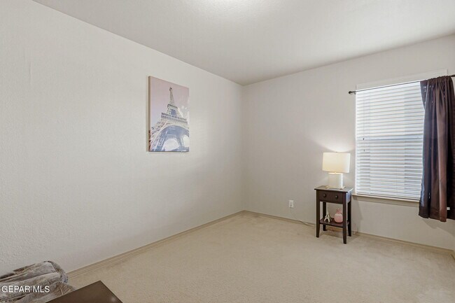 Building Photo - 2329 Honey Dew St