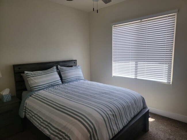 Building Photo - 3-Bedroom / 2-Bathroom Home with Attached ...