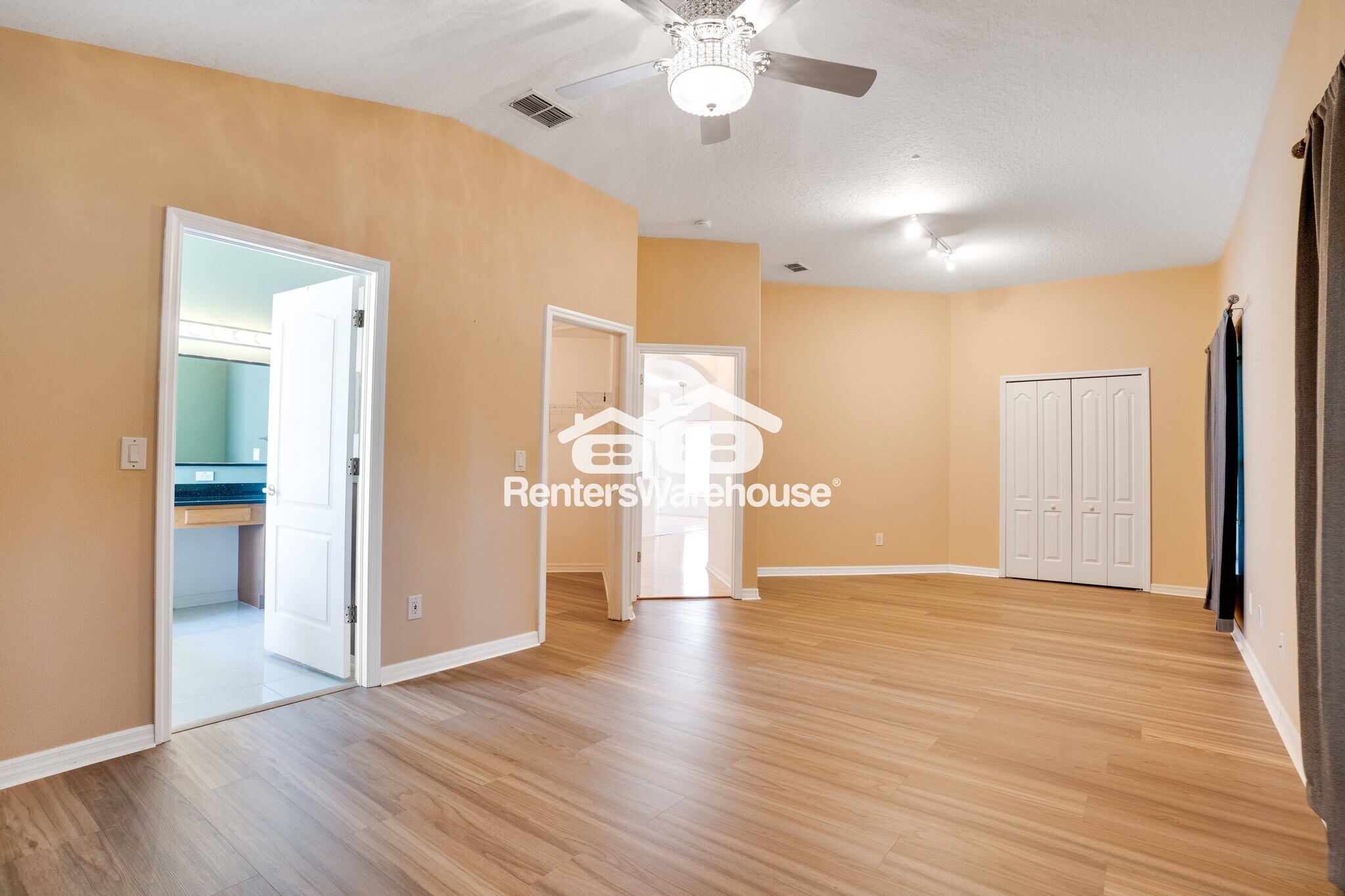 Building Photo - 14950 Hidden Oaks Cir
