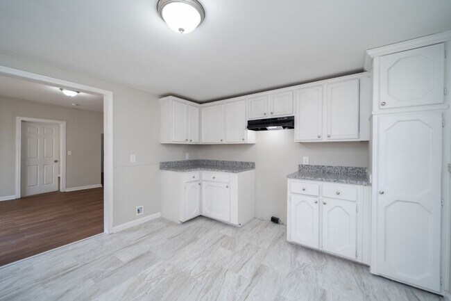 Building Photo - Charming Corner-Lot Home in Bessemer – So ...